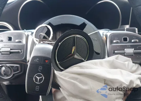 2019 Mercedes-Benz C 300 z USA, uszkodzony, nr VIN 55SWF8DB7KU282904